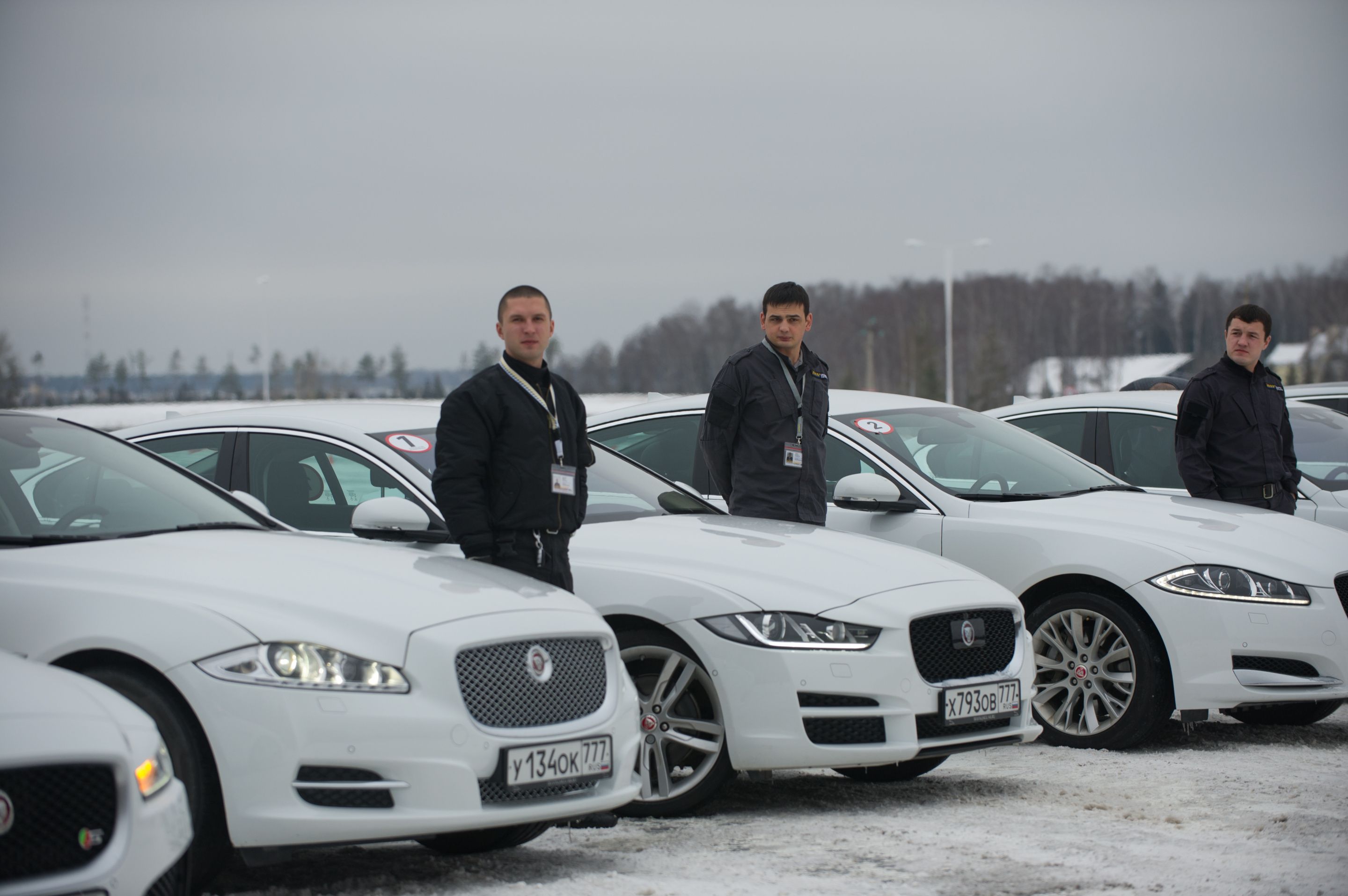 Специалисты «Цезарь Сателлит» проходят контраварийную подготовку в Jaguar Experience